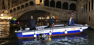Ανασύρθηκαν πλυντήρια και τηλεοράσεις από τους γονδολιέρηδες στο Μεγάλο Κανάλι της Βενετίας