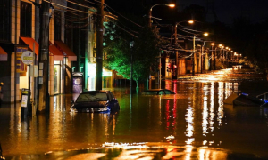 Τραγική η κατάσταση στη Νέα Υόρκη μετά το πέρασμα του τυφώνα «Άιντα» με δεκάδες νεκρούς και μεγάλες καταστροφές