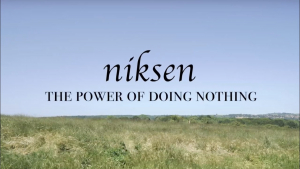 Niksen: Έρχεται από την Ολλανδία και μας συστήνει τα οφέλη της… απραξίας!