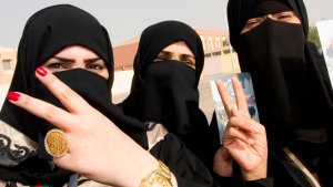 Η κοινή είσοδος για άντρες και γυναίκες στη Σαουδική Αραβία βάζει τέλος στον διαχωρισμό στους χώρους εστίασης